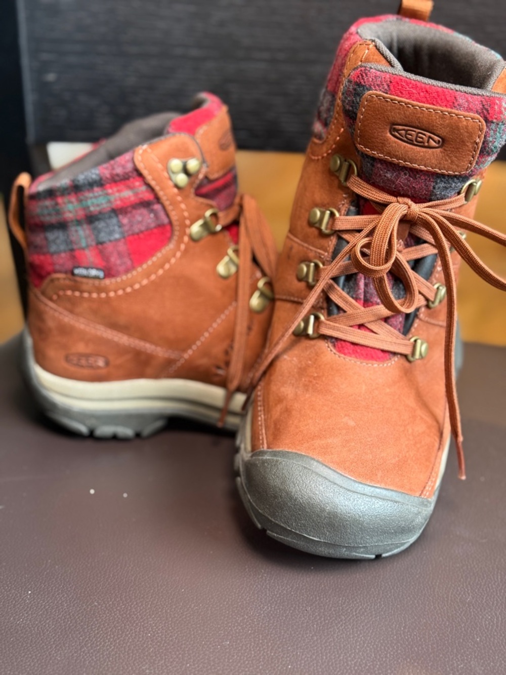 KEEN Kaci III Winter Mid Waterproof Boots Tortoise Shell Red Plaid Size 9 - Picture 2 of 6